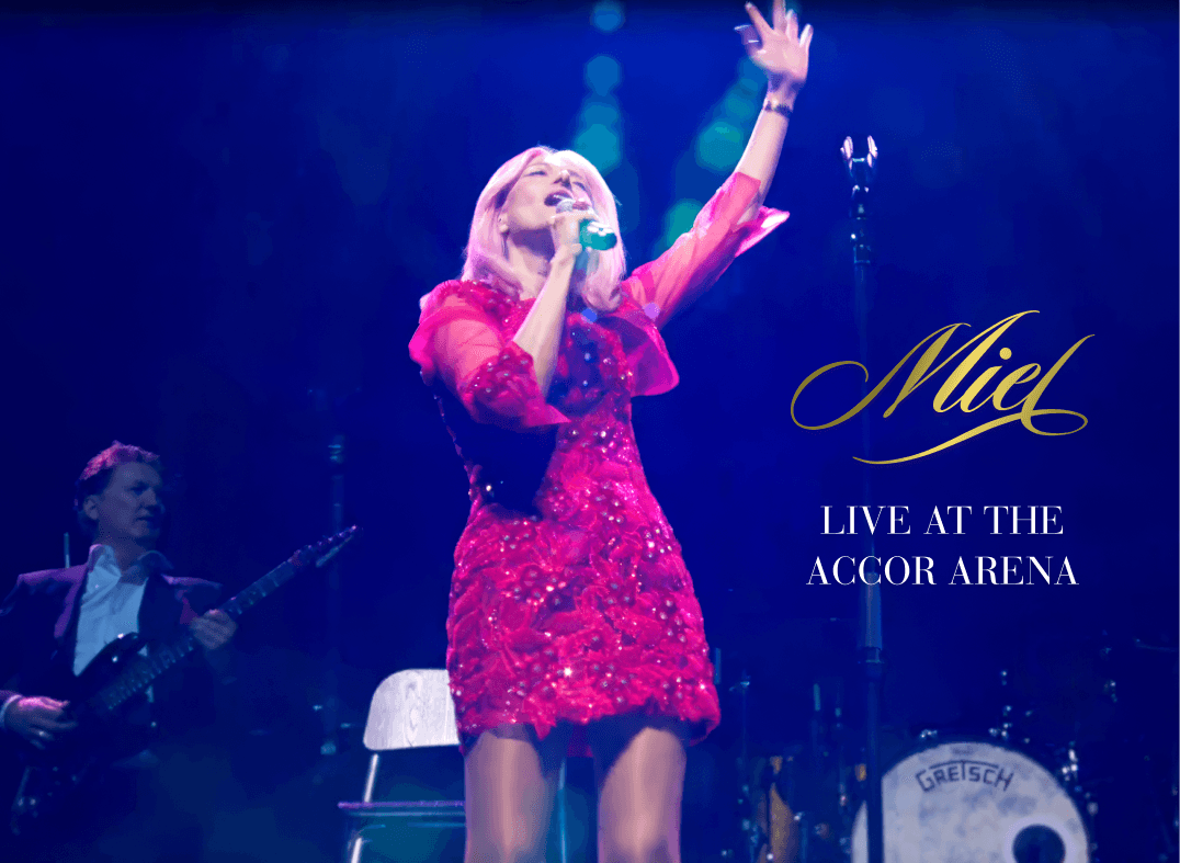 Miel de Botton Supports Simply Red on their 40th Anniversary Tour